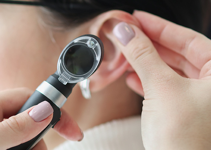 Mitos e verdades sobre a cera de ouvido