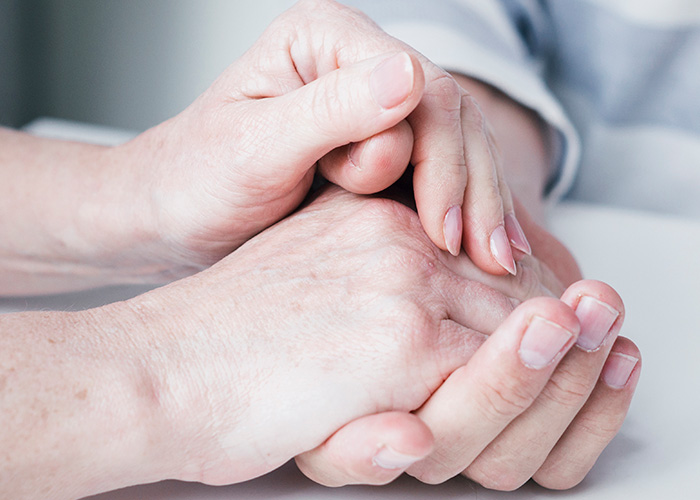 Estimulação transcraniana por corrente contínua