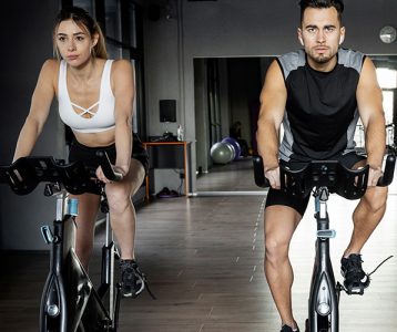 super-saudavel-vida-saudavel-spinning-e-um-exercicio-aerobico-e-coletivo Atividade física com bicicleta